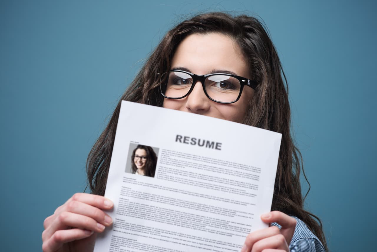 Want to land more job interviews? Stop letting AI write your résumé.