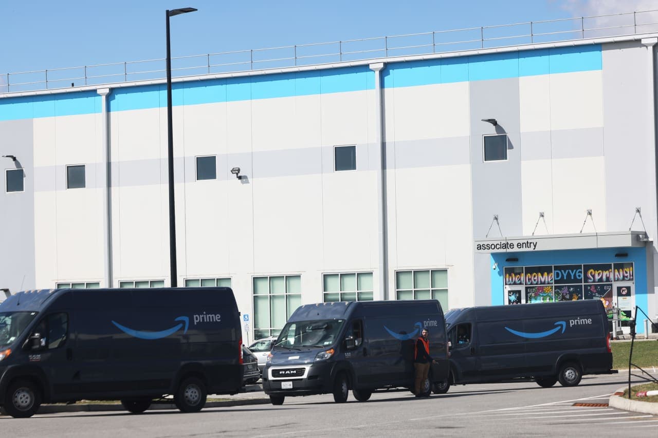 Amazon’s secret weapon against Walmart could be a massive blitz in same-day delivery