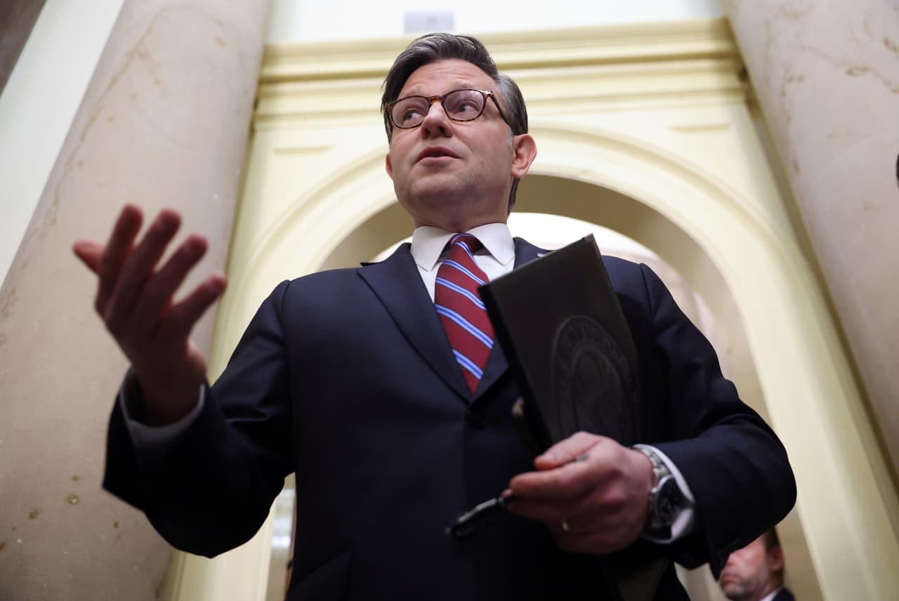 Republicans sabotaged their own bill to prevent people in Congress from trading stocks. Why?