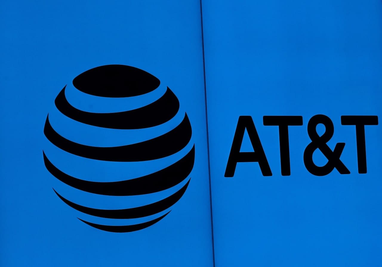 AT&amp;T’s stock looks like the smartest bet in the wireless sector, analyst says