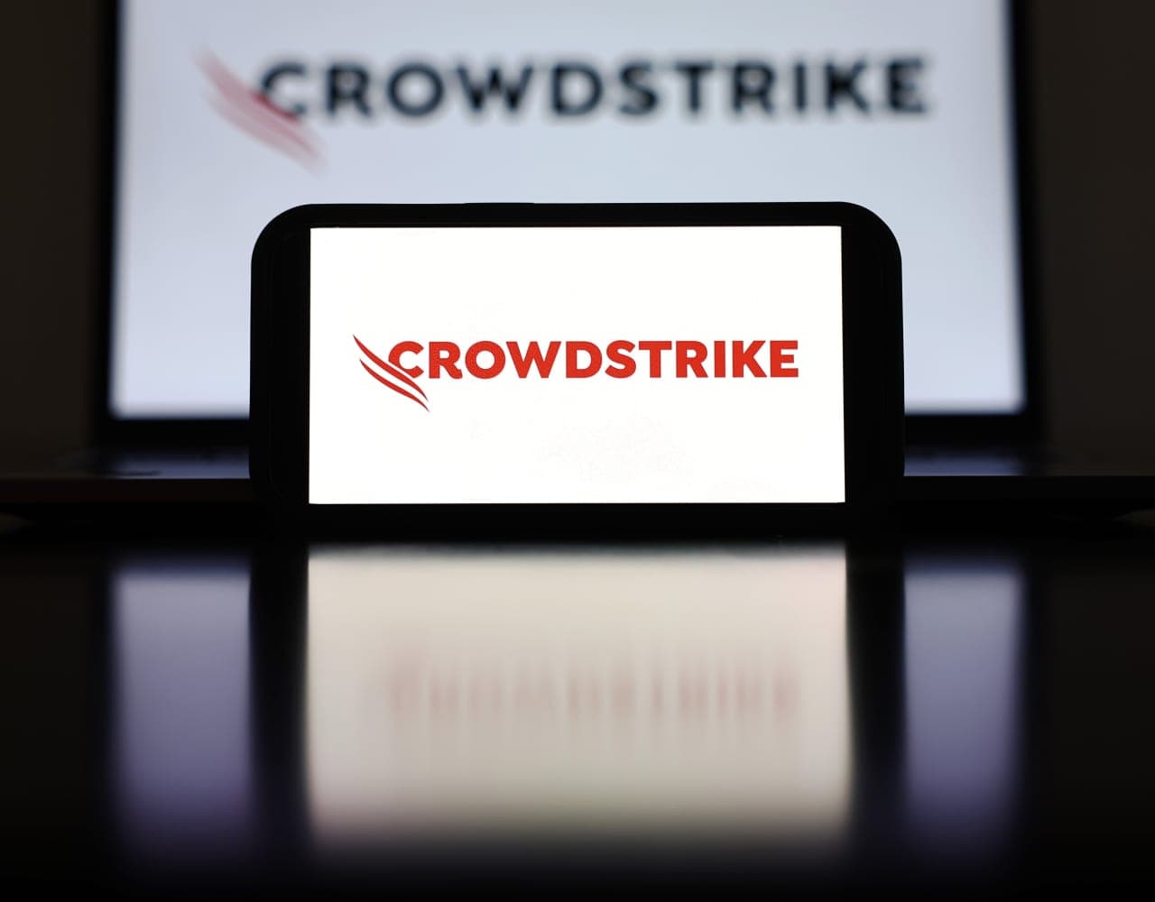 CrowdStrike’s stock jumps after record-breaking earnings. Wall Street is lapping it up.