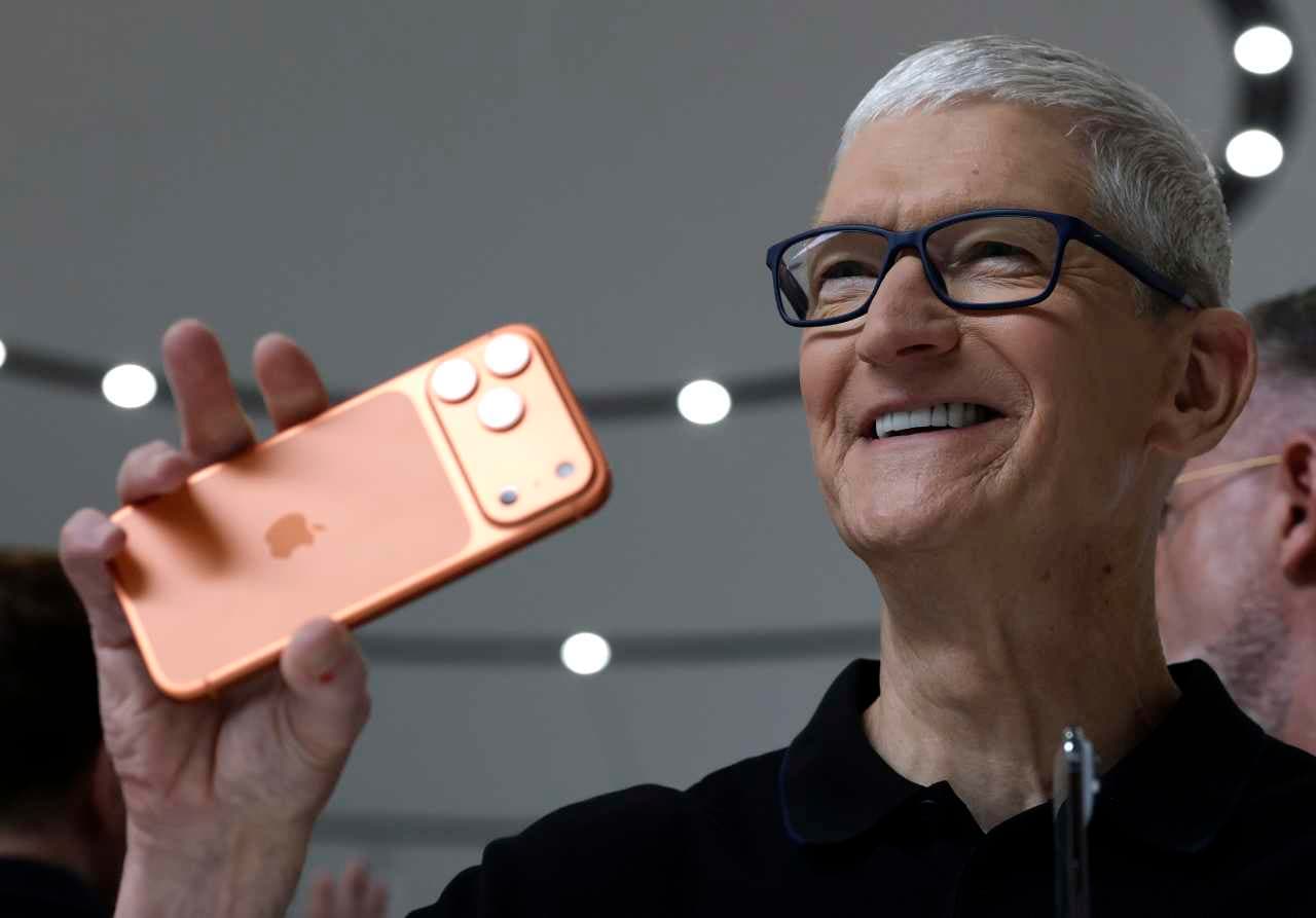 Apple’s stock could be the savviest buy within Big Tech, according to this analysis