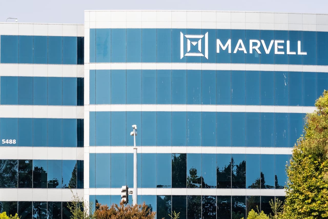 Marvell boosts its forecasts, but the stock slides as Wall Street wonders if there’s more to the story