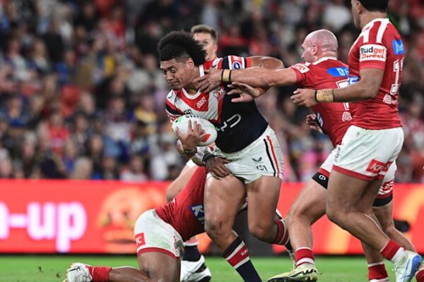 Roosters overcome Dolphins after losing Smith early to concussion